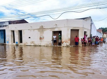 Barragem que se rompeu não oferece mais riscos à população, diz Defesa Civil  