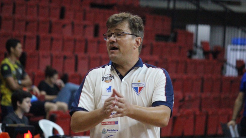 Técnico Flávio Espiga comanda o Carcalaion