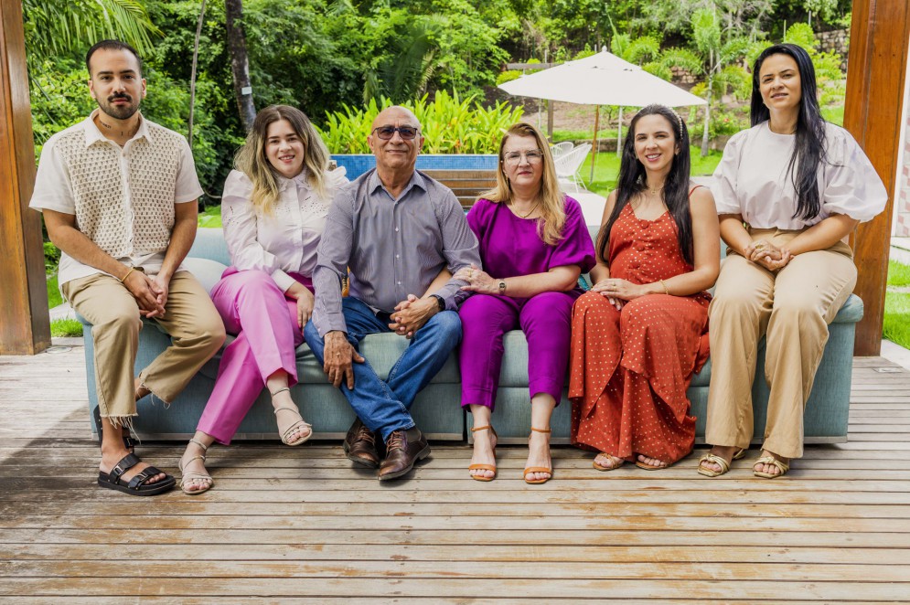 Assis com a esposa Zizi e os filhos, Assis Jr, Laís, Camila e Talita(Foto: FCO FONTENELE)