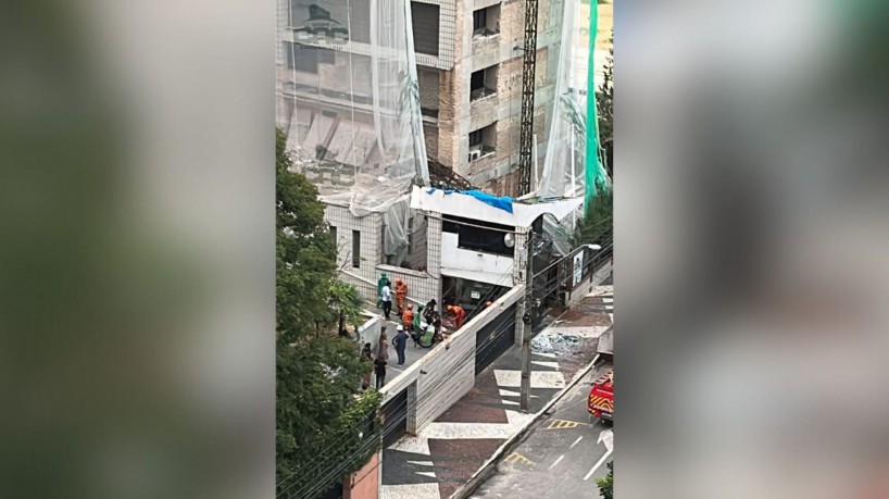 Funcionários que estavam na estrutura ficaram feridos 