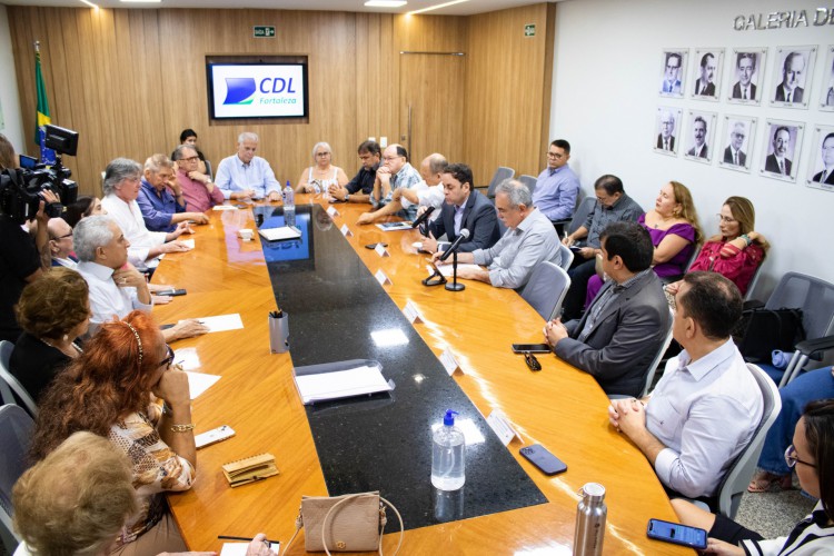 Titular da Sefaz em encontro com empresários do comércio de Fortaleza, na Câmara de Dirigentes Lojistas de Fortaleza (CDL).