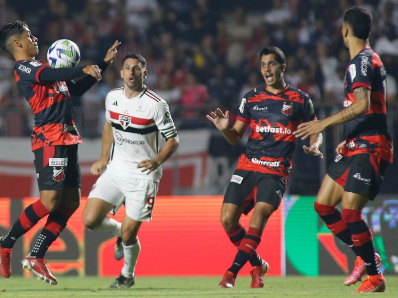 Jogos hoje (23/04/23) ao vivo de futebol: onde assistir e horário