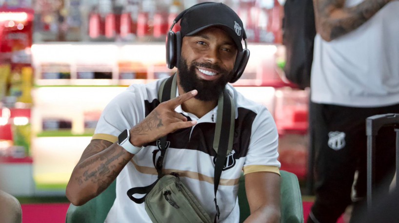 Chay, meia do Ceará, em embarque do time para Campinas