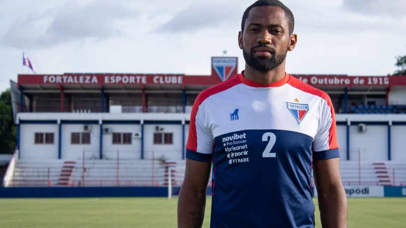 FORTALEZA, CEARÁ, BRASIL, 14-04-2023:Entrevista para as Páginas Azuis com o jogador Tinga, do Fortaleza no Pici. (Foto: Samuel Setubal)
