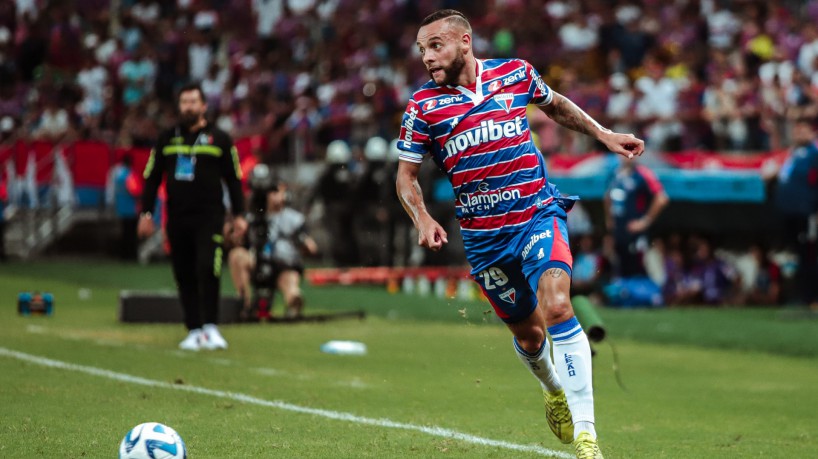 Atacante Guilherme no jogo Fortaleza x Palestino, na Arena Castelão, pela Copa Sul-Americana 2023