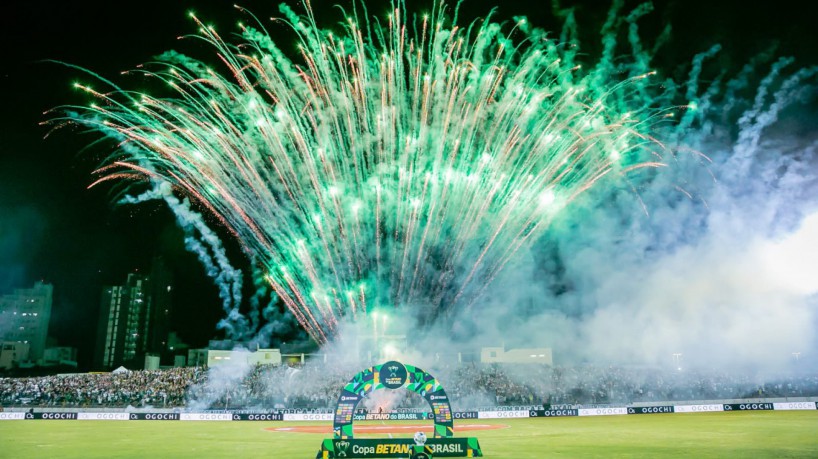Torcida do Maringá provoca Flamengo após vitória na Copa do Brasil