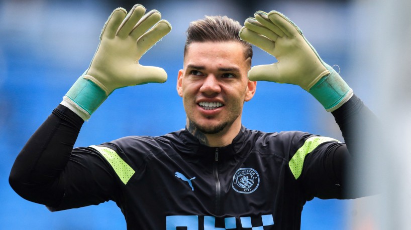 Ederson é indicado para prêmio de melhor goleiro do mundo na Bola de Ouro  2023