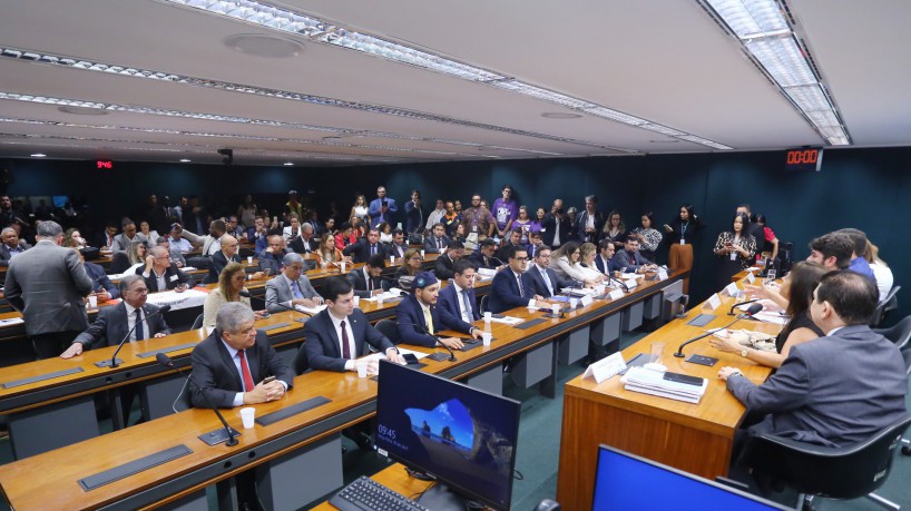 Audiência Pública realizada na Comissão de Saúde da Câmara dos Deputados nesta terça-feira, 18