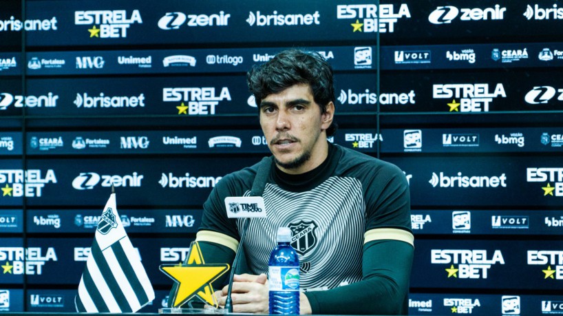 Richard, goleiro do Ceará, durante entrevista coletiva em Porangabuçu