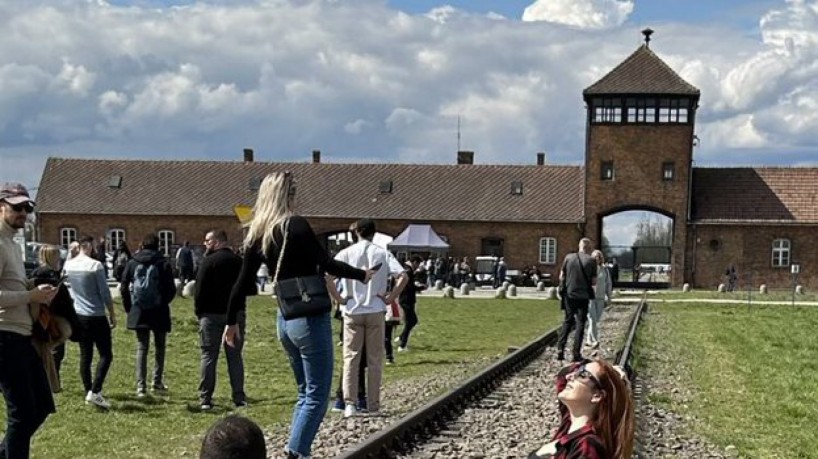 A fotografia registrada por uma jornalista britânica, identificada como Maria, provocou indignação dos internautas