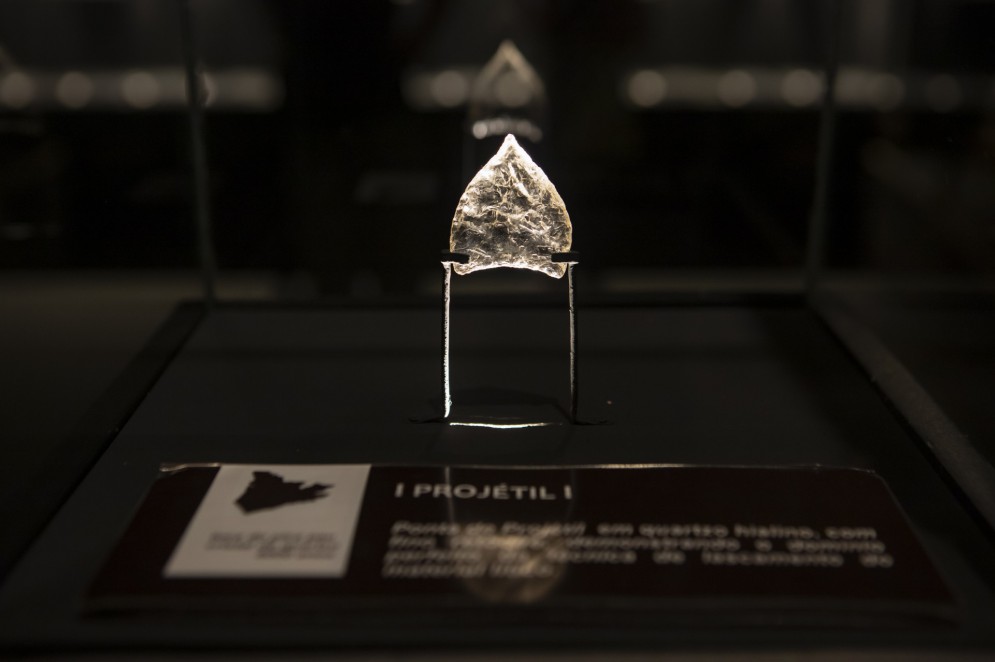 Visita ao Museu do Homem Americano. Na foto, um projétil esculpido em quartzo.(Foto: FCO FONTENELE)