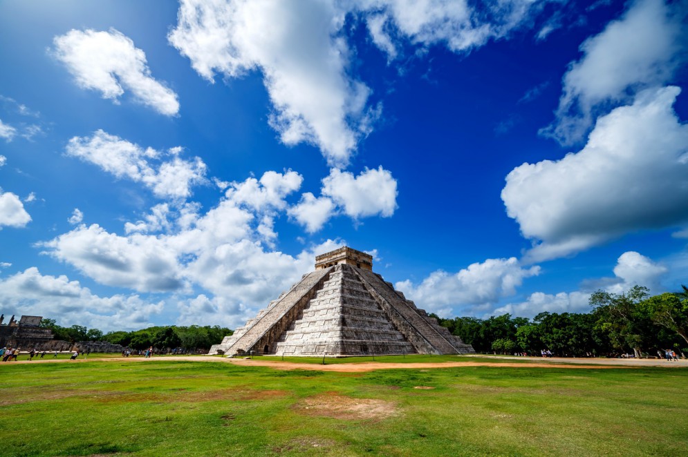 Templo de Kukulcán, no sítio arqueológico de Chichén Itzá (México), cidade pré-colombiana da civilização maia.(Foto: Freepik)