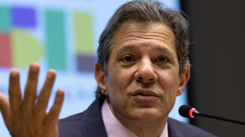 Haddad falou que j&aacute; est&atilde;o sendo anunciadas medidas que visam o aumento da arrecada&ccedil;&atilde;o, como a reonera&ccedil;&atilde;o de combust&iacute;veis e a tributa&ccedil;&atilde;o de investimentos offshore