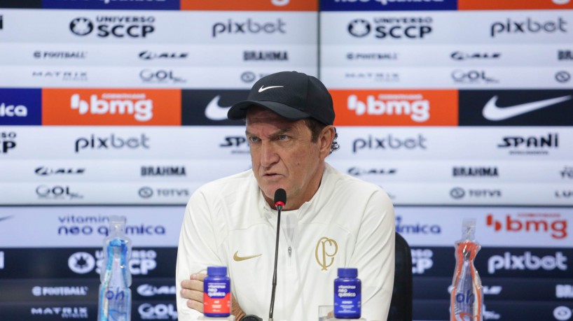 Técnico Cuca em entrevista coletiva de apresentação no Corinthians