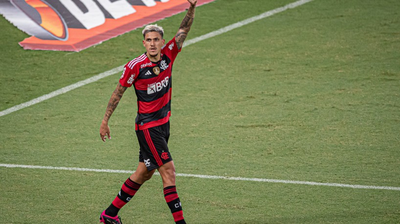 Pedro, que n&atilde;o entrou em campo pelo Flamengo, foi agredido pelo preparador f&iacute;sico do clube; entenda o que aconteceu