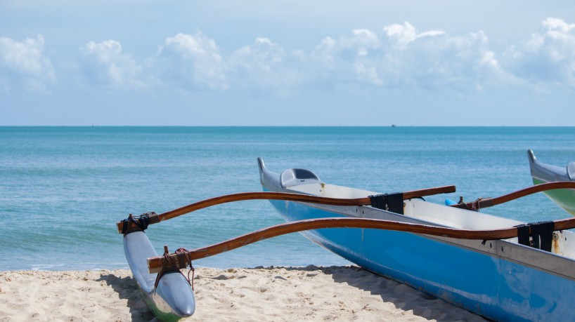 FORTALEZA, CEARÁ, BRASIL, 25-04-2023: Medidas de segurança de caiaques e canoas que os praticantes do esporte devem tomar na Praia de Iracema. (Foto: Samuel Setubal)