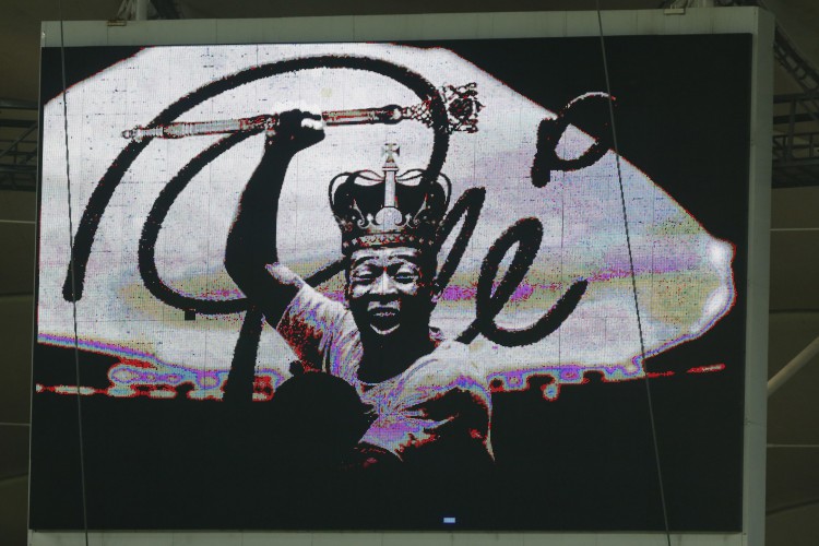 Homenagem a Pelé no telão da Arena Fonte Nova