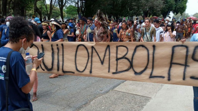Estudantes quilombolas e indígenas protestam por acesso à universidade pública  