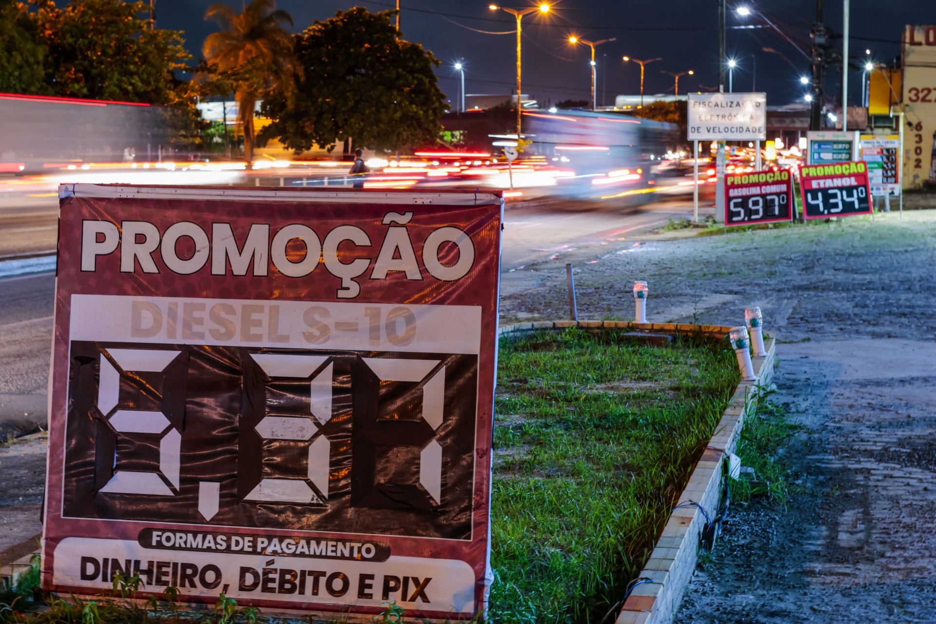 ￼EM ALGUNS postos de Fortaleza o diesel chega a ser mais em conta (Foto: AURÉLIO ALVES)