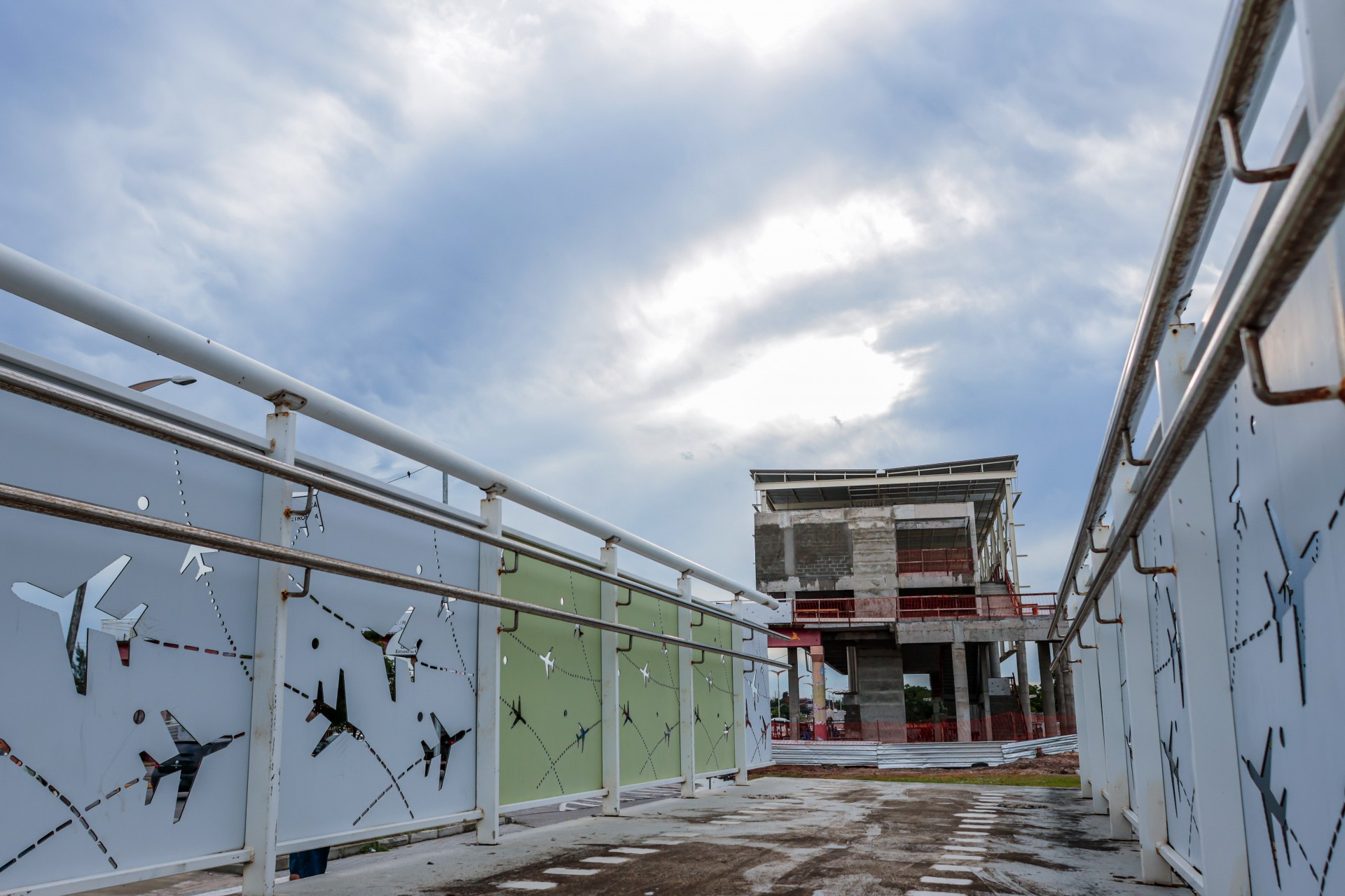 Estação do VLT na Expedicionários é ponto para observação de aviões em  Fortaleza