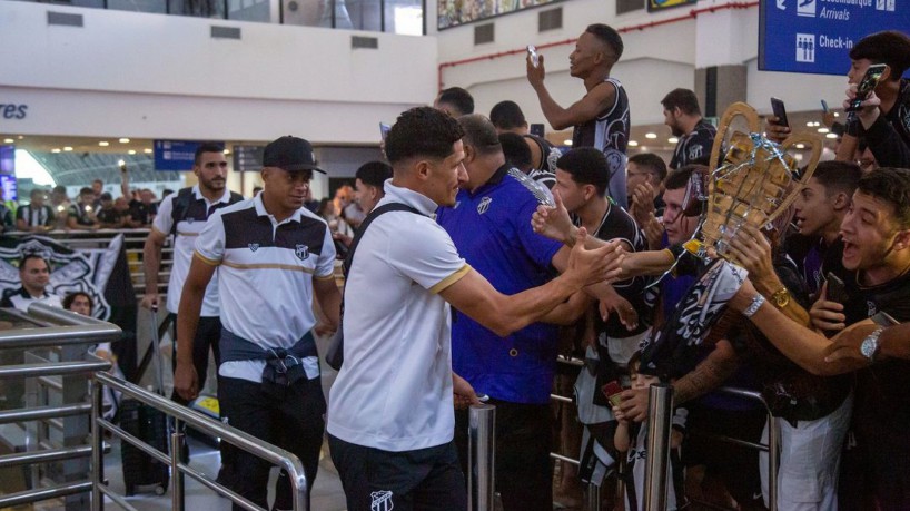 Delegação do Ceará embarca com apoio da torcida 