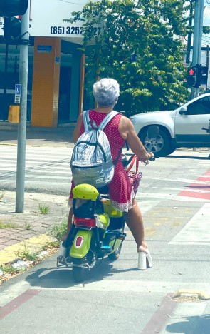 Ciclofaixa do cruzamento das avenidas Her&aacute;clito Gra&ccedil;a com Dom Manuel, em Fortaleza(Foto: Demitri T&uacute;lio)