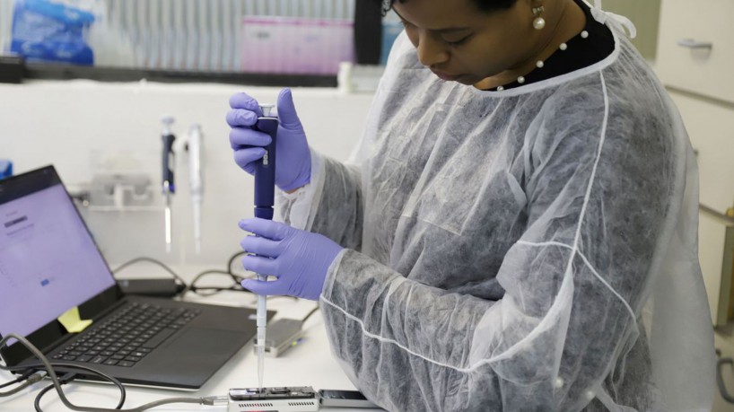 Exame para identificar o vírus da covid-19