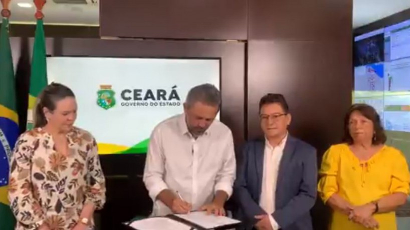 Elmano sanciona lei que garante reajuste no piso dos professores no Ceará(foto: Reprodução/Red...