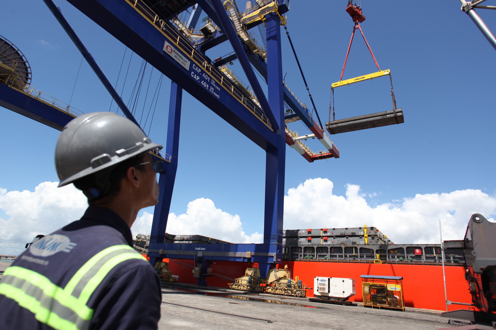 ￼PLACAS produzidas na siderurgica tiveram participação decisiva na expansão das exportações do Ceará (Foto: FÁBIO LIMA)