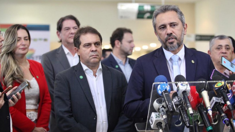 Elmano defendeu que o diálogo sobre a prefeitura de Fortaleza deve ser feito apenas em 2024