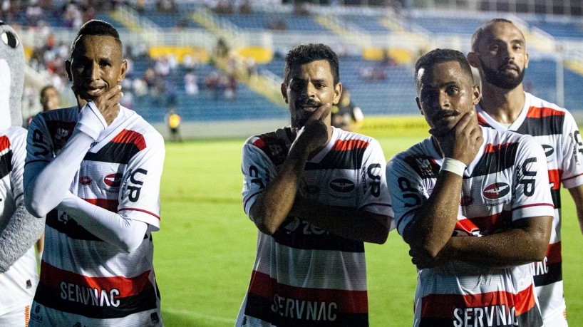 Jogadores do Ferroviário comemoram gol diante do Fluminense/PI