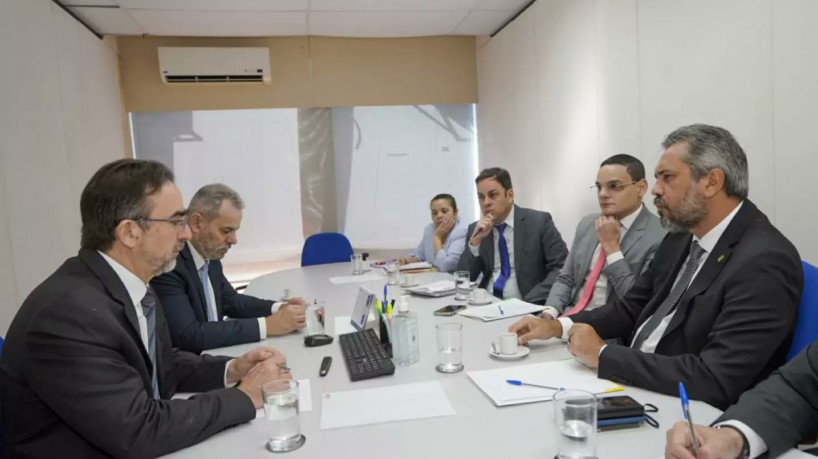 Governador Elmano de Freitas esteve em Bras&iacute;lia, em reuni&atilde;o com secret&aacute;rio extraordin&aacute;rio da reforma tribut&aacute;ria do Minist&eacute;rio da Fazenda, Bernard Appy