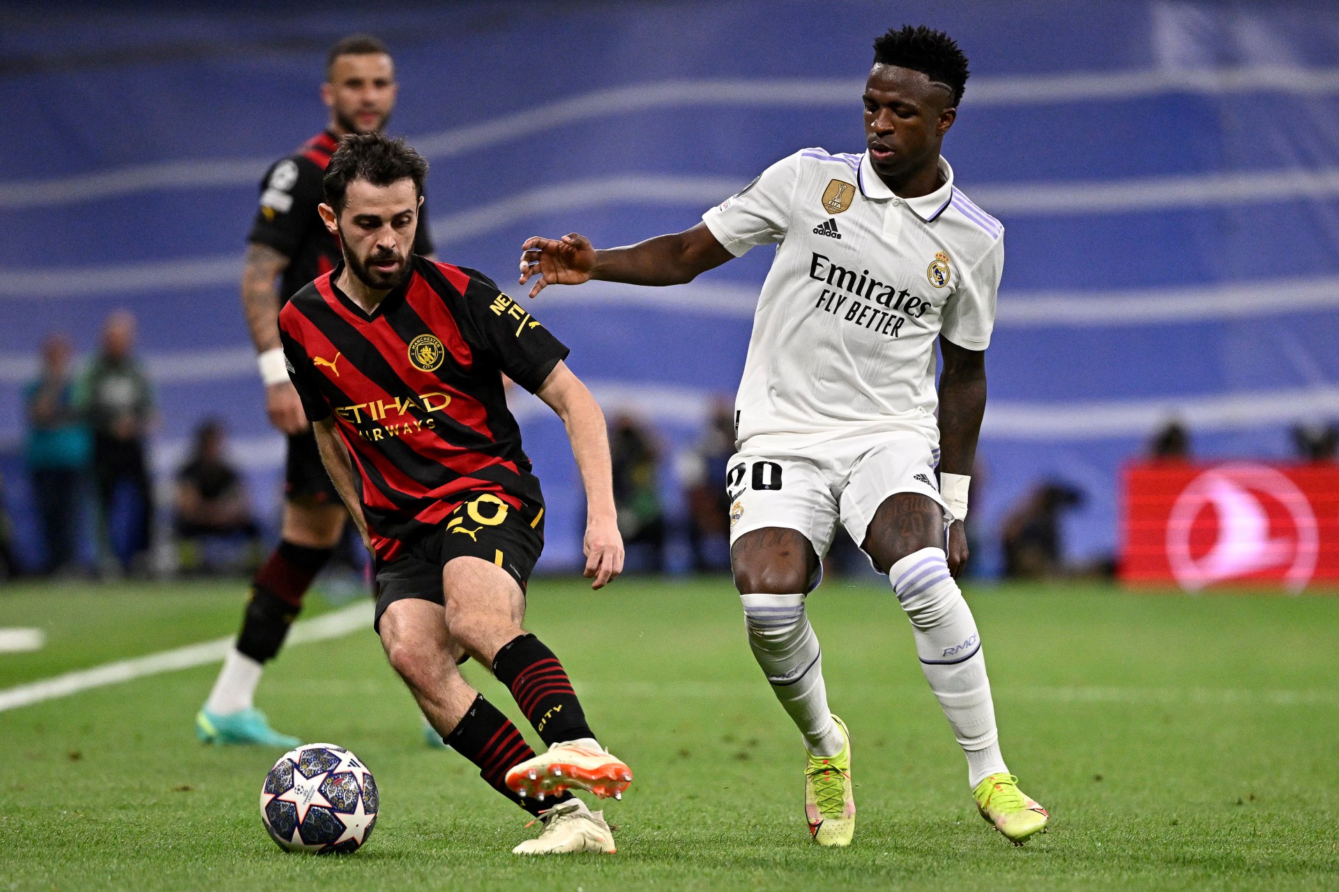 City de Bernardo Silva (esq.) e Real de Vini Jr (dir.) ficaram no empate (Foto: JAVIER SORIANO / AFP)