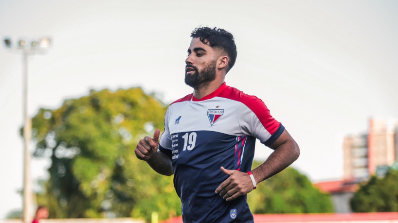 Zagueiro Brítez em treino do Fortaleza no Centro de Excelência Alcides Santos, no Pici