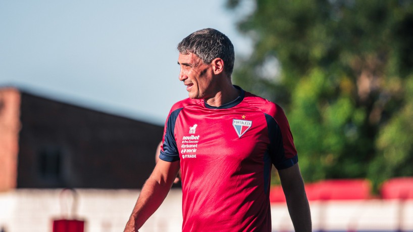 Técnico Juan Pablo Vojvoda em treino do Fortaleza no Centro de Excelência Alcides Santos, no Pici
