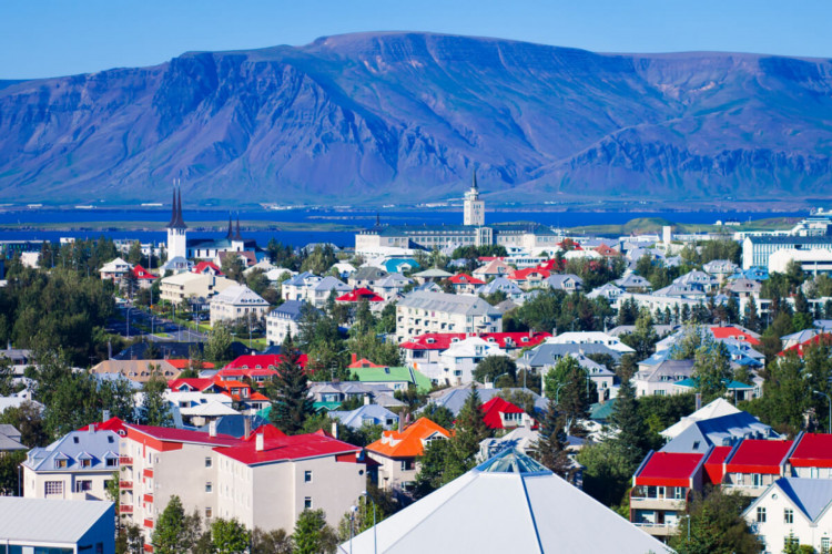 Descubra as maravilhas naturais e culturais da Islândia 