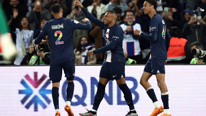 Mbappé comemora gol no jogo PSG x Ajaccio pelo Campeonato Francês