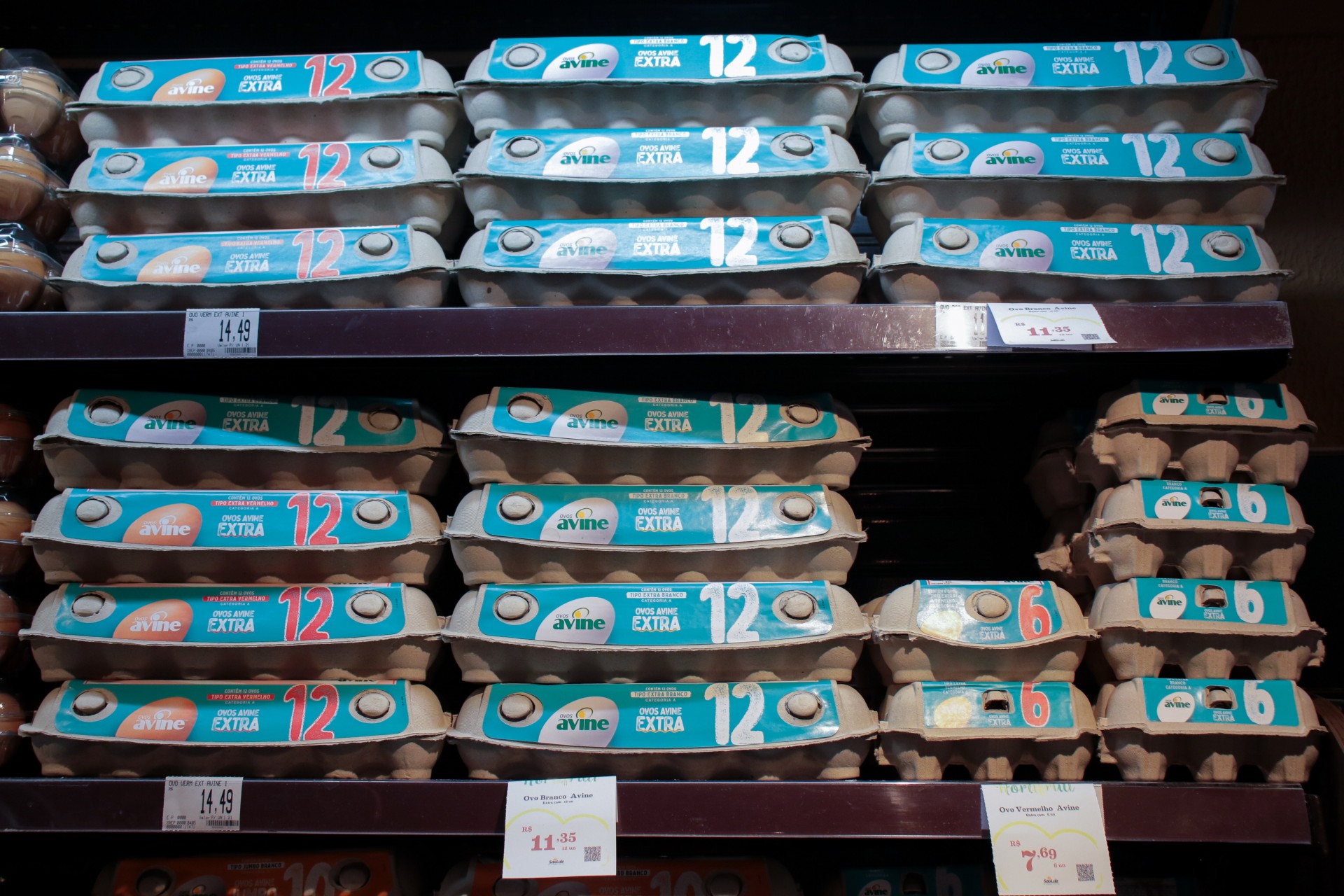 FORTALEZA, CEARÁ, BRASIL, 15-05-2023: Principais alimentos que são afetados pelos preços internacionais como ovos, pães, farinha de trigo, carne de boi, frango, leite, óleo de soja, farinha de milho, café, laranja, batata e banana . (Foto: Samuel Setubal) (Foto: Samuel Setubal)
