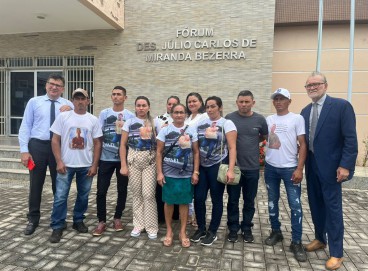 Nesta quarta-feira, 17, a família esteve no fórum de Boa Viagem e pediu Justiça para o caso de Rafael  