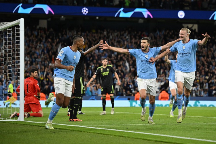 Jogadores do City comemoram gol no jogo Manchester City x Real Madrid, no Etihad Stadium, pela Champions League