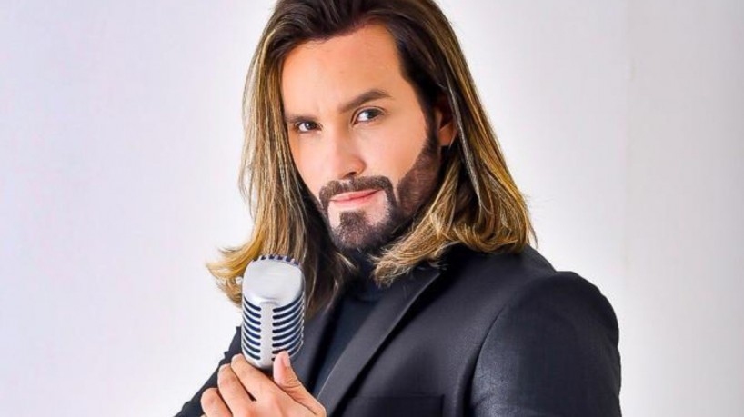 Phillipe Dantas faz show nostálgico no Coco Bambu 