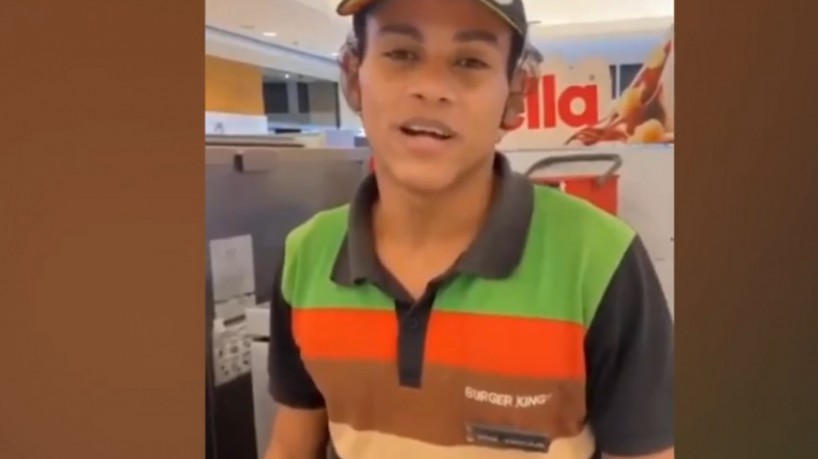 José Vinícius, funcionário de um quiosque do BK em Sergipe, estava impedido de urinar durante expediente