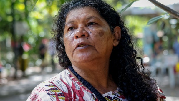 Maria Inês Sousa, artesã. Feira no Parque Adahil Barreto, com frutas e verduras orgânicas e feira de artesanato, na manhã deste sábado, 20 de maio de 2023. (Foto: Aurelio Alves/O Povo)