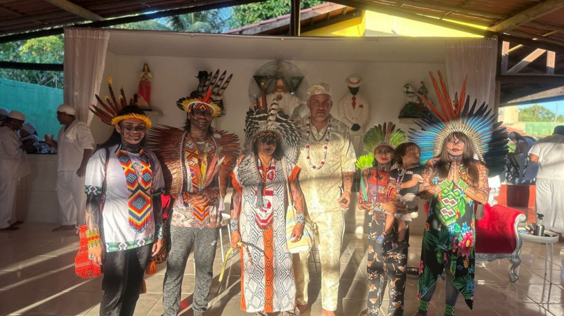 Pai Paulo de Ayrá recebe Pajé do Acre no terreiro Palácio do Zé 