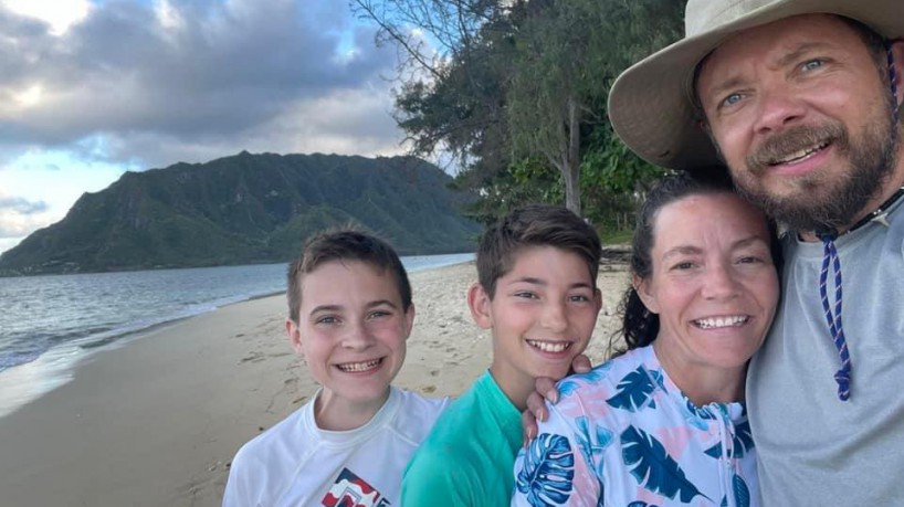 O casal Donna e Vanner Johnson com os dois filhos