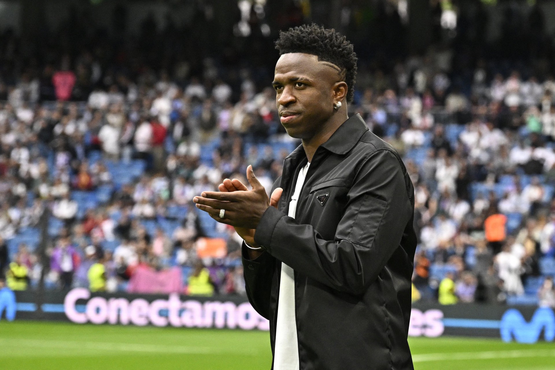 Vinícius Júnior recebe homenagem após caso de racismo no jogo Real Madrid x Rayo Vallecano, no Santiago Bernabéu, pelo Campeonato Espanhol