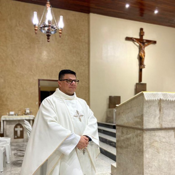 Padre Josileudo Queiroz, de 48 anos, já possui mais de 1 milhão de seguidores no TikTok 
