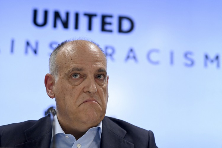 Javier Tebas, presidente de LaLiga, responsável pelo Campeonato Espanhol, em entrevista coletiva sobre caso de racismo