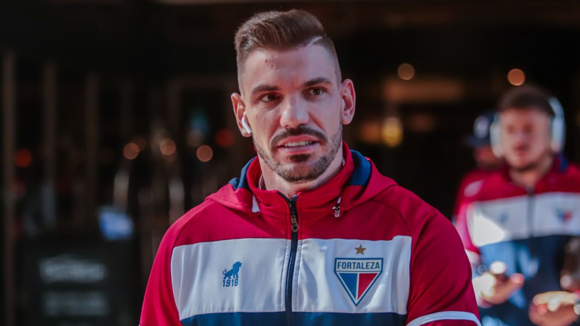 Goleiro João Ricardo em saída do hotel para o jogo Grêmio x Fortaleza, em Porto Alegre, pelo Campeonato Brasileiro Série A 2023