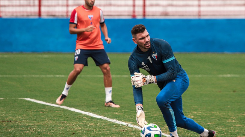 Goleiro João Ricardo em treino do Fortaleza no Centro de Excelência Alcides Santos, no Pici